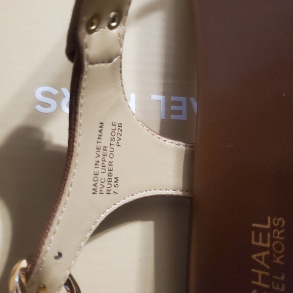 Michael Kors Plate Thong Sandals size 7.5M - Picture 7 of 9